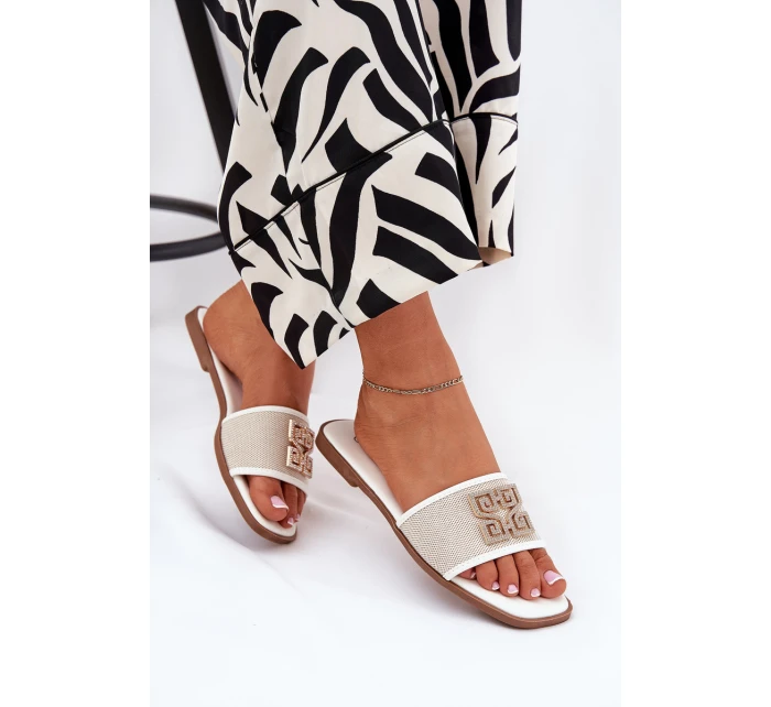 Elegantní dámské pantofle s ozdobou na plochém podpatku bílé model 21685539 - Boto