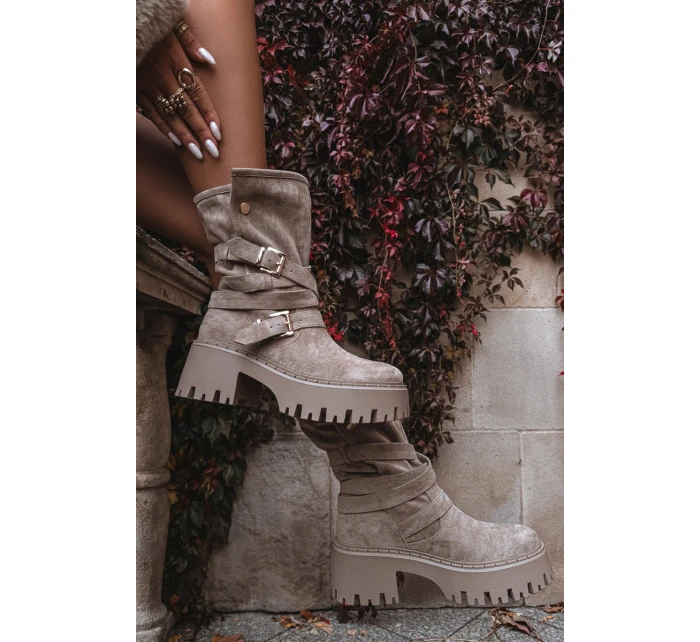 Dámské boty na podpatku s přezkami a páskem béžové model 21715455 - Boto