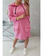 Šaty s kapucí ve světle růžové barvě