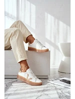 Dámské tenisky z pravé kůže na platformě model 22069622 Bílé - VINCEZA Dámské tenisky z pravé kůže na platformě model 22069622 Bílé - VINCEZA