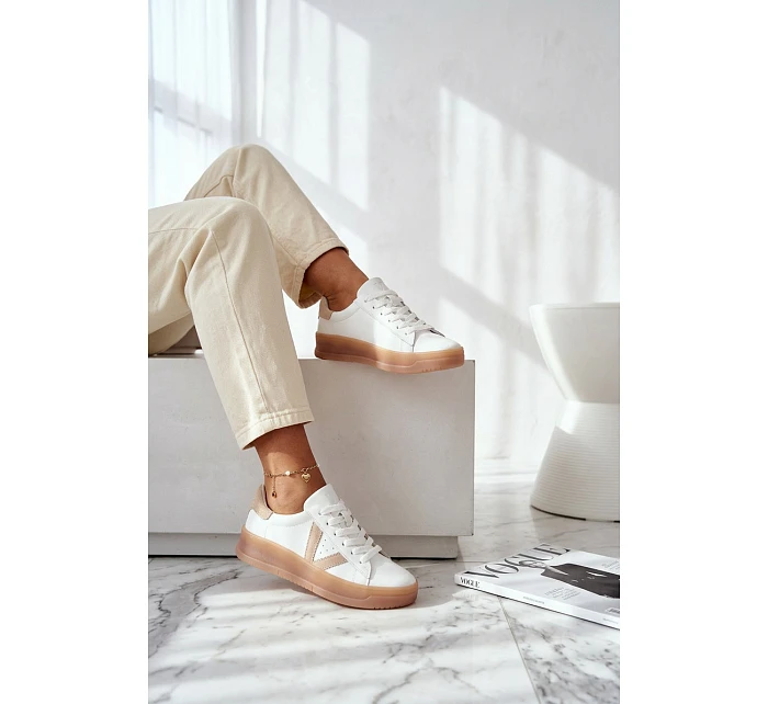 Dámské tenisky z pravé kůže na platformě model 22069622 Bílé - VINCEZA Dámské tenisky z pravé kůže na platformě model 22069622 Bílé - VINCEZA