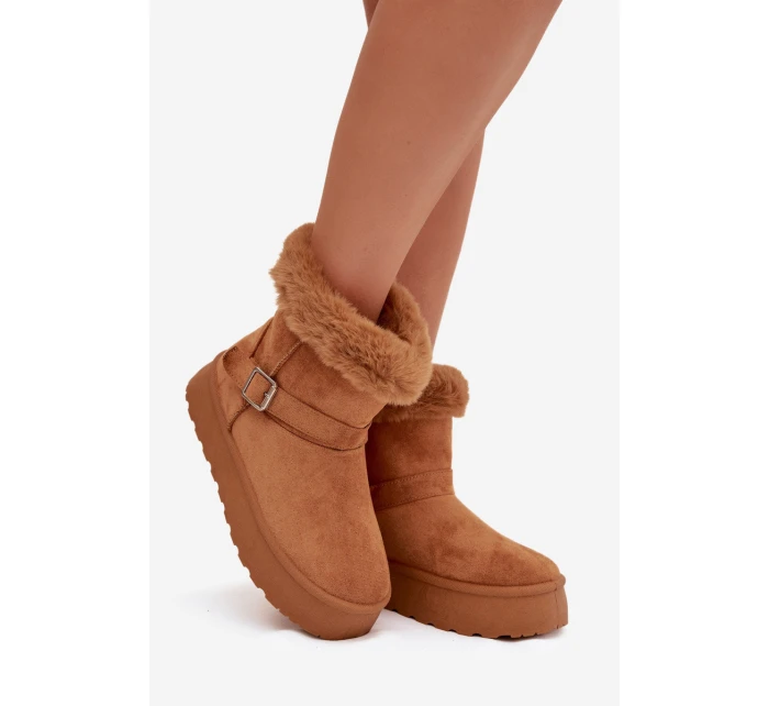 sněhule na platformě s přezkou a kožešinou Camel model 21821884 - Boto sněhule na platformě s přezkou a kožešinou Camel model 21821884 - Boto