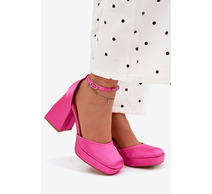 Sandály na podpatku s povrchem model 22107135 - Boto