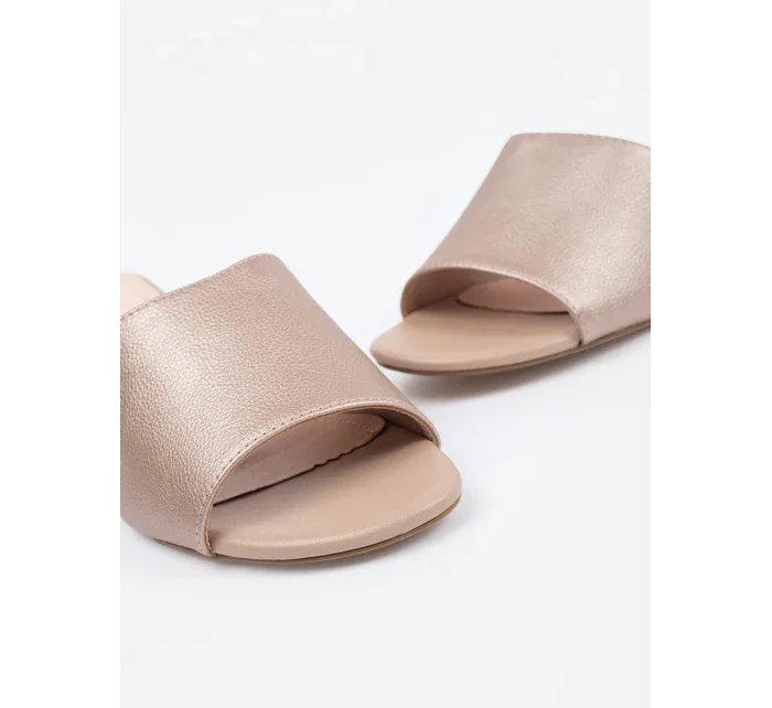 Pěkné hnědé dámské  nazouváky Obcas