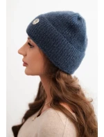 Dámská zimní čepice model 21441756 s ozdobným knoflíkem džínová modrá - K-Fashion