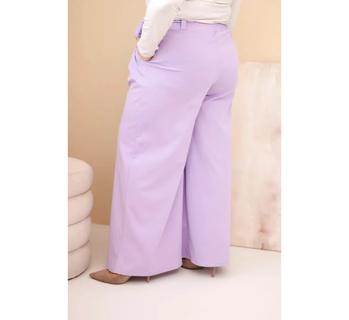 Dámské kalhoty Plus Size s širokou nohavicí a ozdobným květem v pase fialové