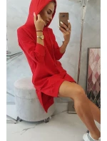 Šaty s kapucí a delšími zády červené