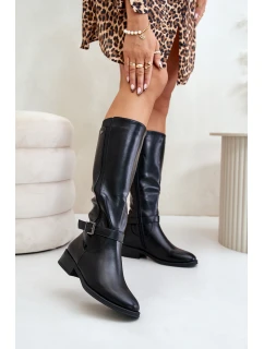 Dámské zateplené kozačky na plochém podpatku se zlatou sponou černé model 21671225 - Boto