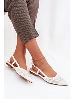 Dámské sandály s výšivkou na ploché bílé model 22039773 - Boto