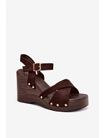 Dámské sandály na platformě se zlatými přezkami Čokoládové Velvra