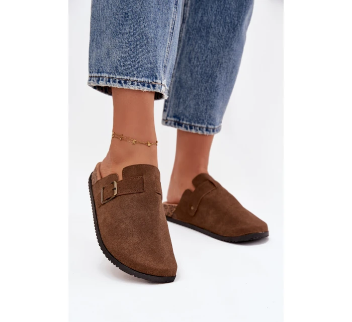 Dámské pantofle a chodaki na platformě s přezkou – hnědé Selio