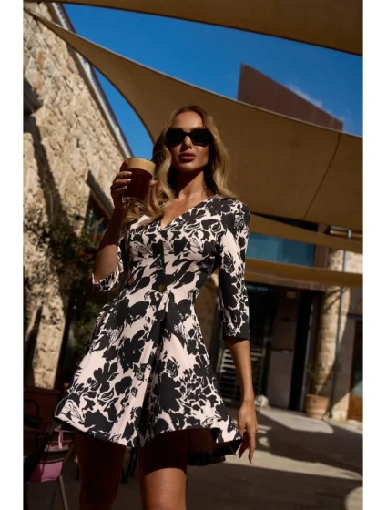 model 20970648 Přiléhavé mini šaty s potiskem model 1 - Moe model 20970648 Přiléhavé mini šaty s potiskem model 1 - Moe