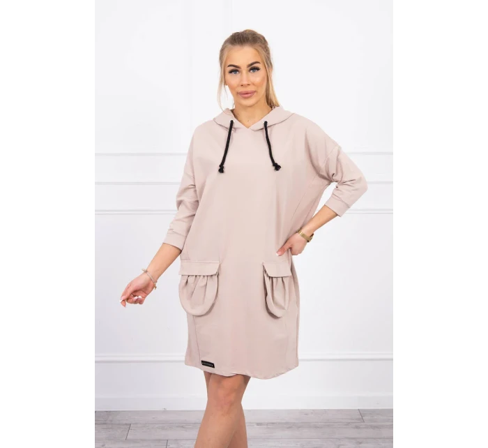 Béžové šaty s kapucí