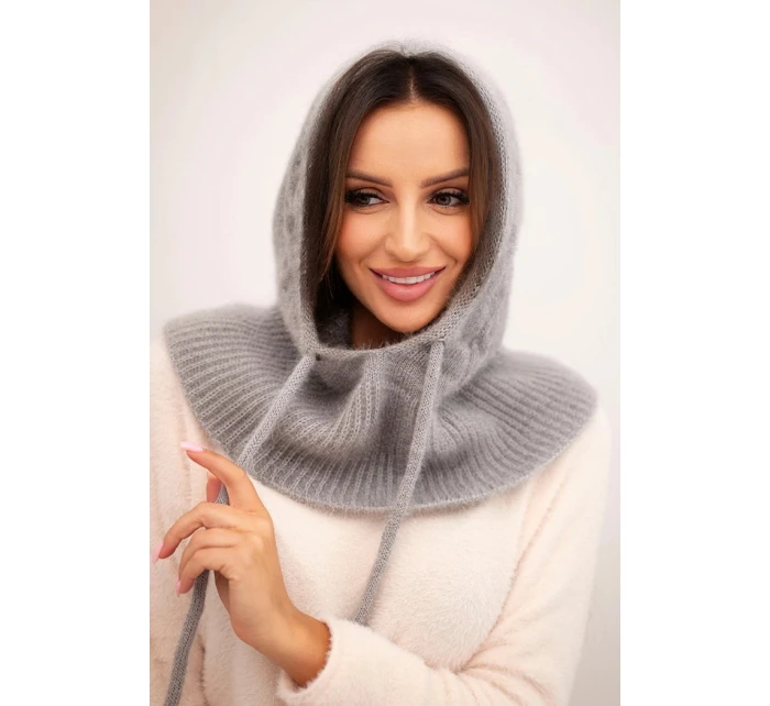 Dámská čepice s kapucí a pleteným vzorem šedá