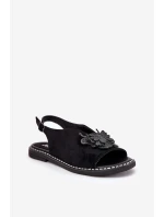 Dámské sandály na plochém podpatku s ozdobou černé model 21686832 - Boto Dámské sandály na plochém podpatku s ozdobou černé model 21686832 - Boto