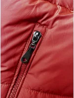 Červená krátká péřová dámská vesta s kapucí (16M9091-270)