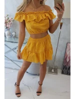 Vyšívaná souprava s hořčicovou halenkou s puntíky