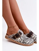 Dámské sandály s přezkou model 22368096 Zebra - Inblu Dámské sandály s přezkou model 22368096 Zebra - Inblu