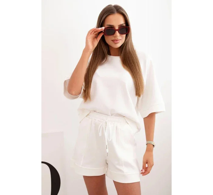 Dámská máslová souprava s halenkou s krátkým rukávem a šortkami s gumičkou ecru Dámská máslová souprava s halenkou s krátkým rukávem a šortkami s gumičkou ecru