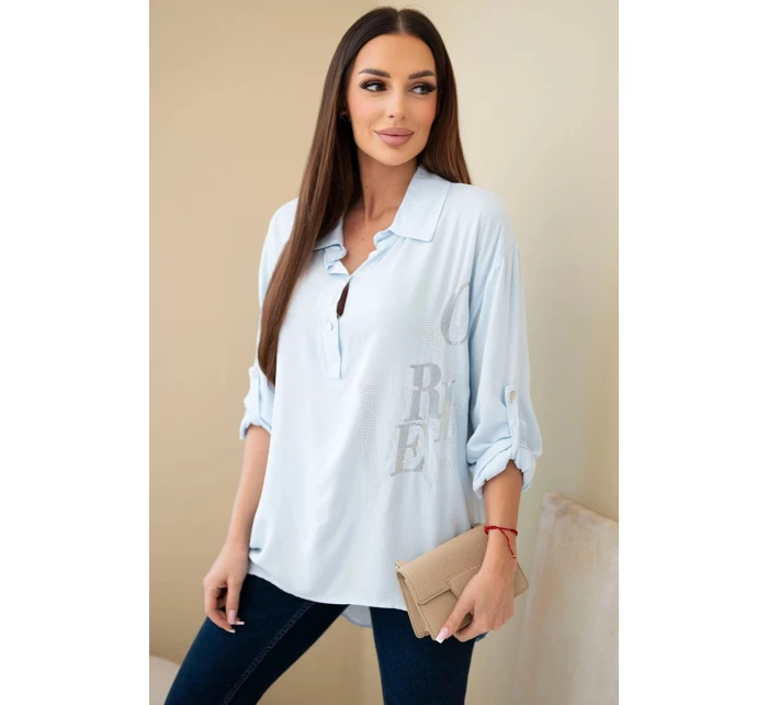 Dámská viskózová blůza s límečkem a potiskem s krystaly modrá Dámská viskózová blůza s límečkem a potiskem s krystaly modrá