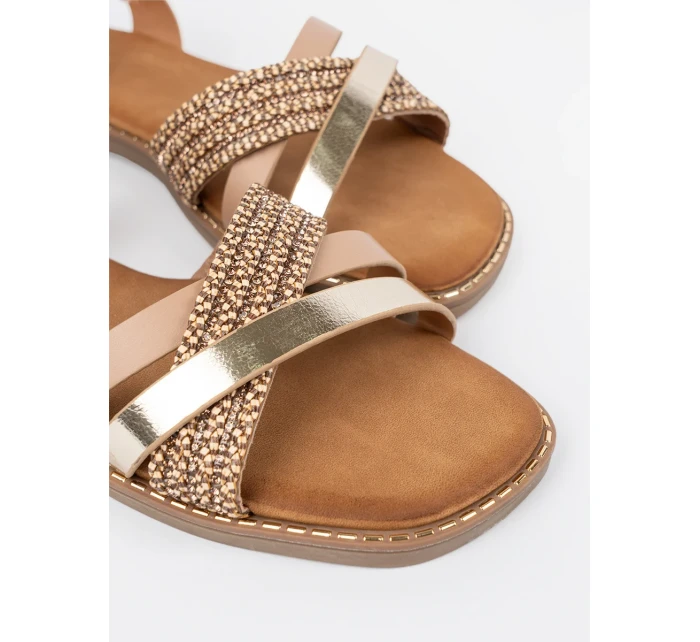 Praktické  sandály dámské zlaté na plochém podpatku