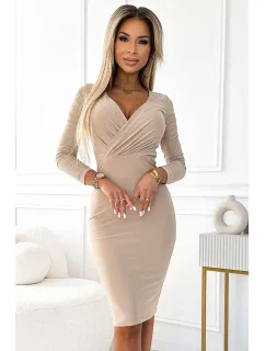 Béžové vypasované dámské šaty s přeloženým obálkovým výstřihem a dlouhými rukávy model 19713503 - numoco