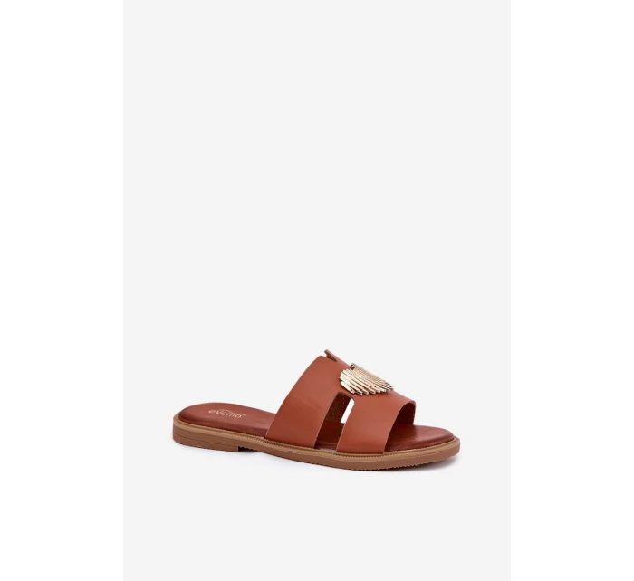 Dámské sandály na plochém podpatku se zlatou ozdobou model 21697080 - EVENTO Dámské sandály na plochém podpatku se zlatou ozdobou model 21697080 - EVENTO