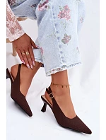 Materiálové sandály na podpatku čokoládové Delessa