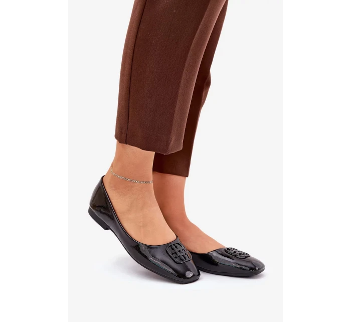 Dámské lakované elegantní baleríny s ozdobným detailem Vinceza – černé