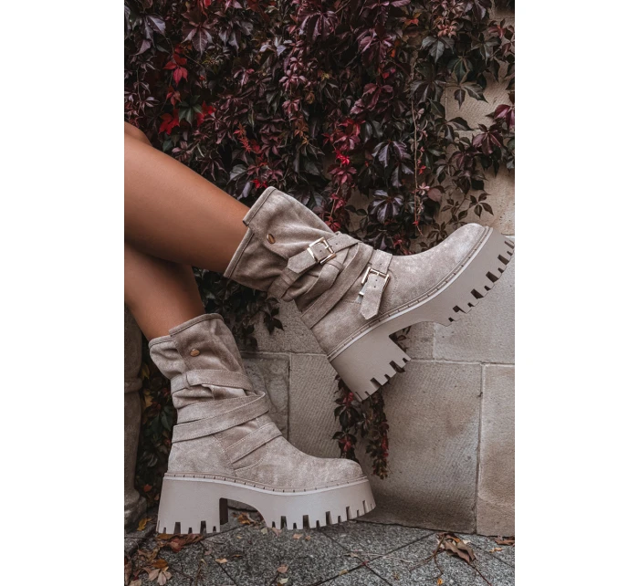 Dámské boty na podpatku s přezkami a páskem béžové model 21715455 - Boto