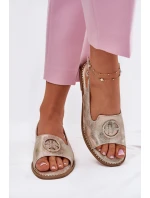 Dámské sandály na plochém podpatku s ozdobou S.Barski KV51-002 zlaté Dámské sandály na plochém podpatku s ozdobou S.Barski KV51-002 zlaté