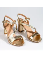 Klasické dámské sandály černé na širokém podpatku Klasické dámské sandály černé na širokém podpatku