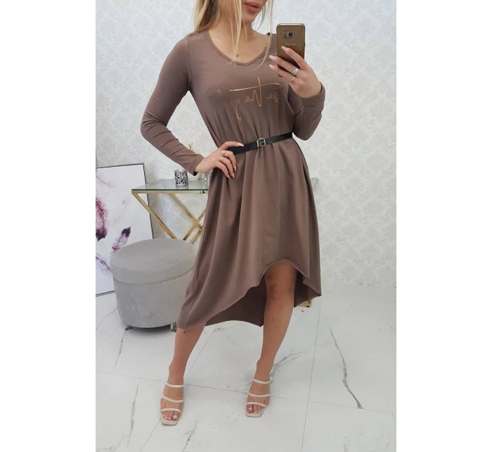 Šaty s ozdobným páskem a nápisem mocca Šaty s ozdobným páskem a nápisem mocca