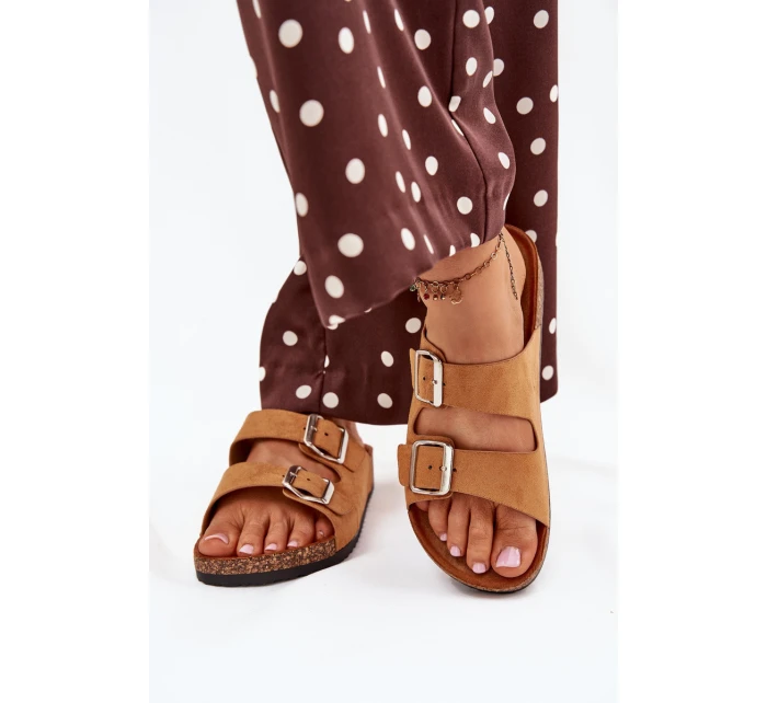 Dámské sandály na korkové platformě s přezkami Camel model 21704361 - Boto Dámské sandály na korkové platformě s přezkami Camel model 21704361 - Boto