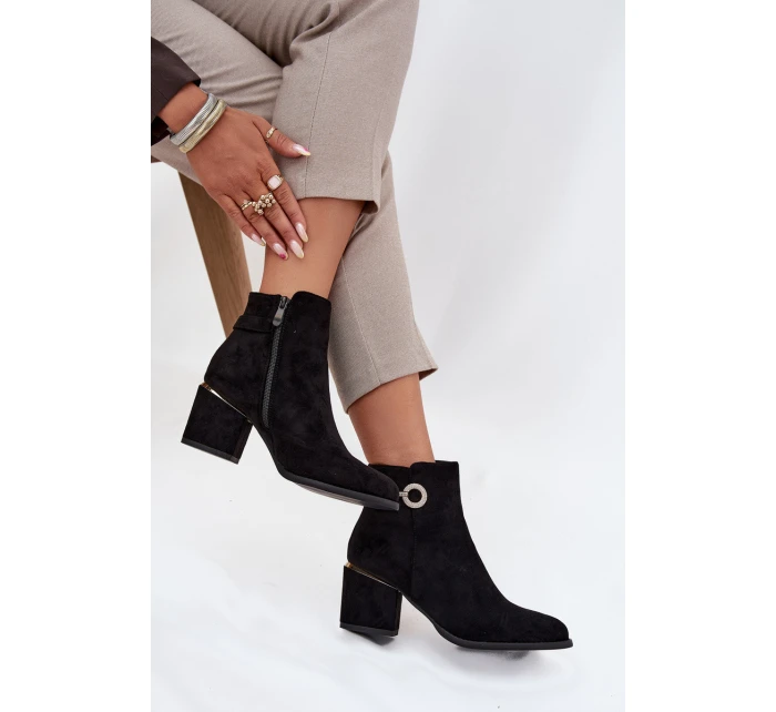 Zateplené dámské kotníkové boty se zlatými detaily na podpatku černé Dorisse