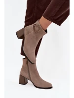 Semišové boty na podpatku s s ozdobným detailem  Béžové model 21714151 - Artiker