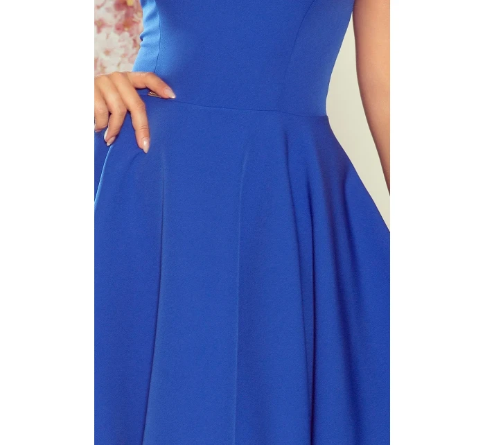 Rozšířené dámské šaty v chrpové barvě s výstřihem ve tvaru srdce model 7718529