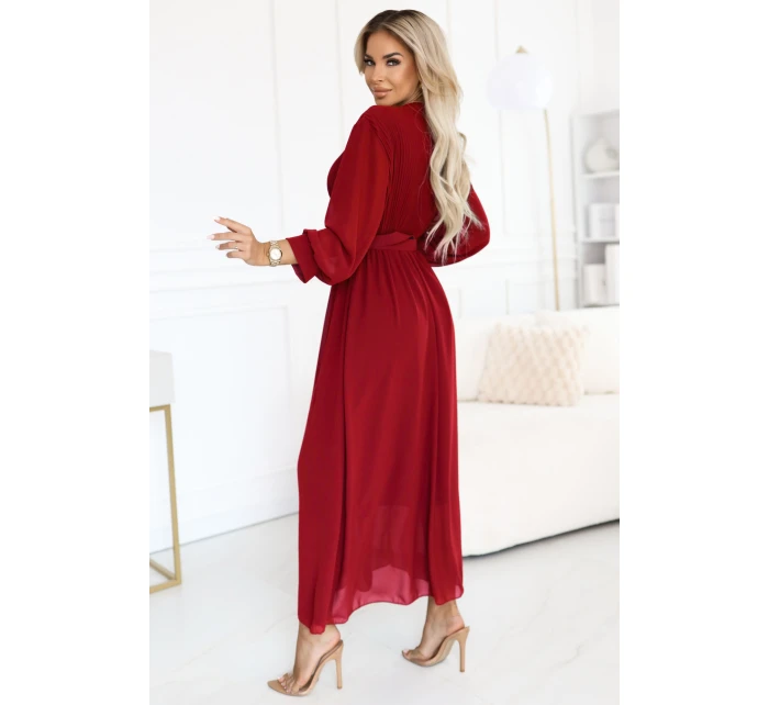 model 21729082 Elegantní plisované maxi šaty s páskem a obálkovým výstřihem vínové - numoco basic
