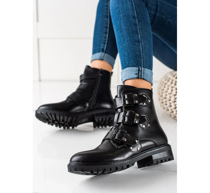 Komfortní dámské černé kotníčkové boty na plochém podpatku Komfortní dámské černé kotníčkové boty na plochém podpatku