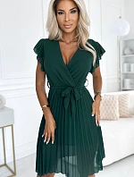 424-6 Šifonové plisované šaty s výstřihem a volánky - BOTTLE GREEN