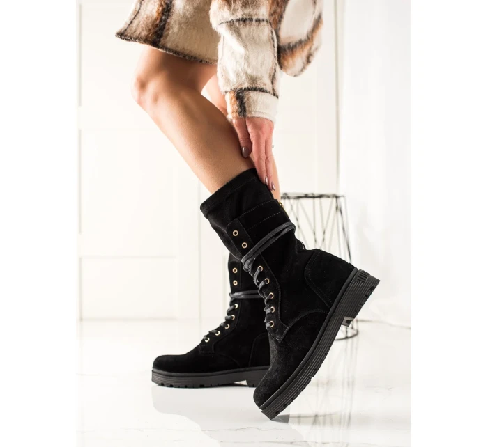 Pěkné kotníčkové boty černé dámské na plochém podpatku Pěkné kotníčkové boty černé dámské na plochém podpatku