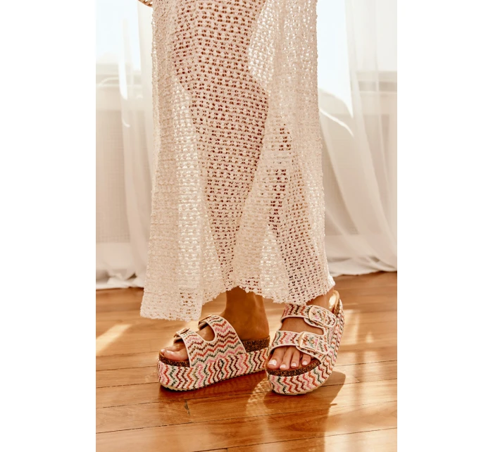 Dámské Sandály Na Masivní Platformě S Pletením A Přezkami Multikolor Dámské Sandály Na Masivní Platformě S Pletením A Přezkami Multikolor