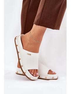 Dámské pantofle na platformě s cvočky Big Star – bílé