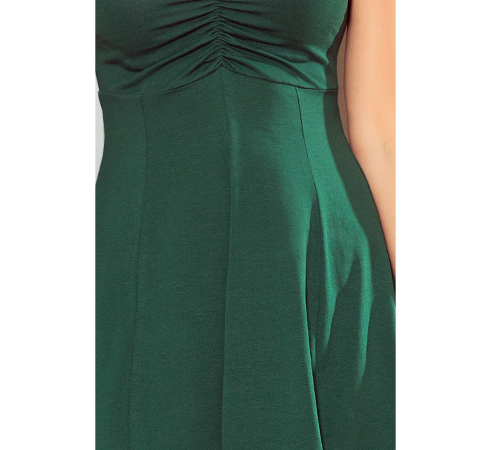Rozšířené dámské šaty v lahvově zelené barvě s dekoltem model 7248170