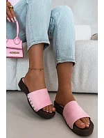 Ženské pantofle s zlatými sponami Růžové model 21937768 - Boto