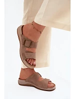 Dámské pantofle s přezkou a suchým zipem  světle hnědé model 22133536 - Inblu