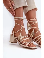 Béžové sandály na nízkém podpatku se zavazováním Chrisele zdobené cvočky Béžové sandály na nízkém podpatku se zavazováním Chrisele zdobené cvočky