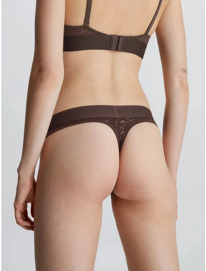 Dámská tanga tm. hnědé model 19060375 - Calvin Klein Dámská tanga tm. hnědé model 19060375 - Calvin Klein