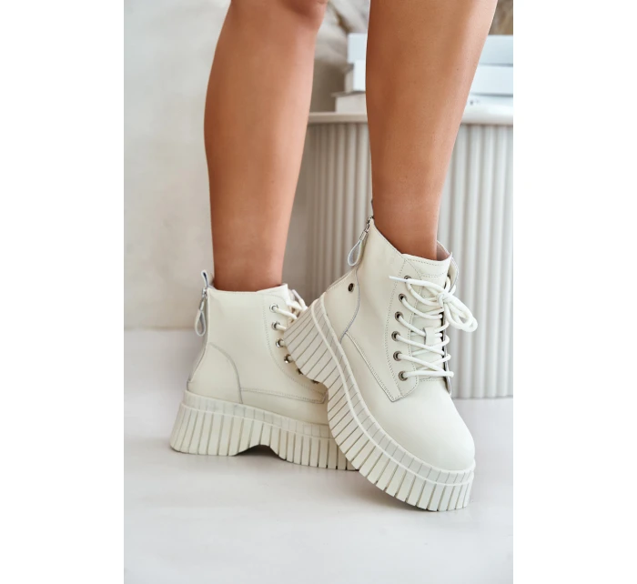Zateplené kožené kotníkové boty na masivní podrážce světle béžové model 21673825 - Goe