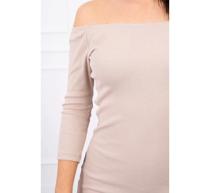 Pruhované vypasované šaty v béžové barvě